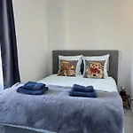 דירה Mulberry Duplex Bien Equipe 2 Petite Vue Sur Plein Centre D'arromanches A 2 Mn De La A Pied Et Pres De Bayeux Au Coeur Des Plages Du Debarquement